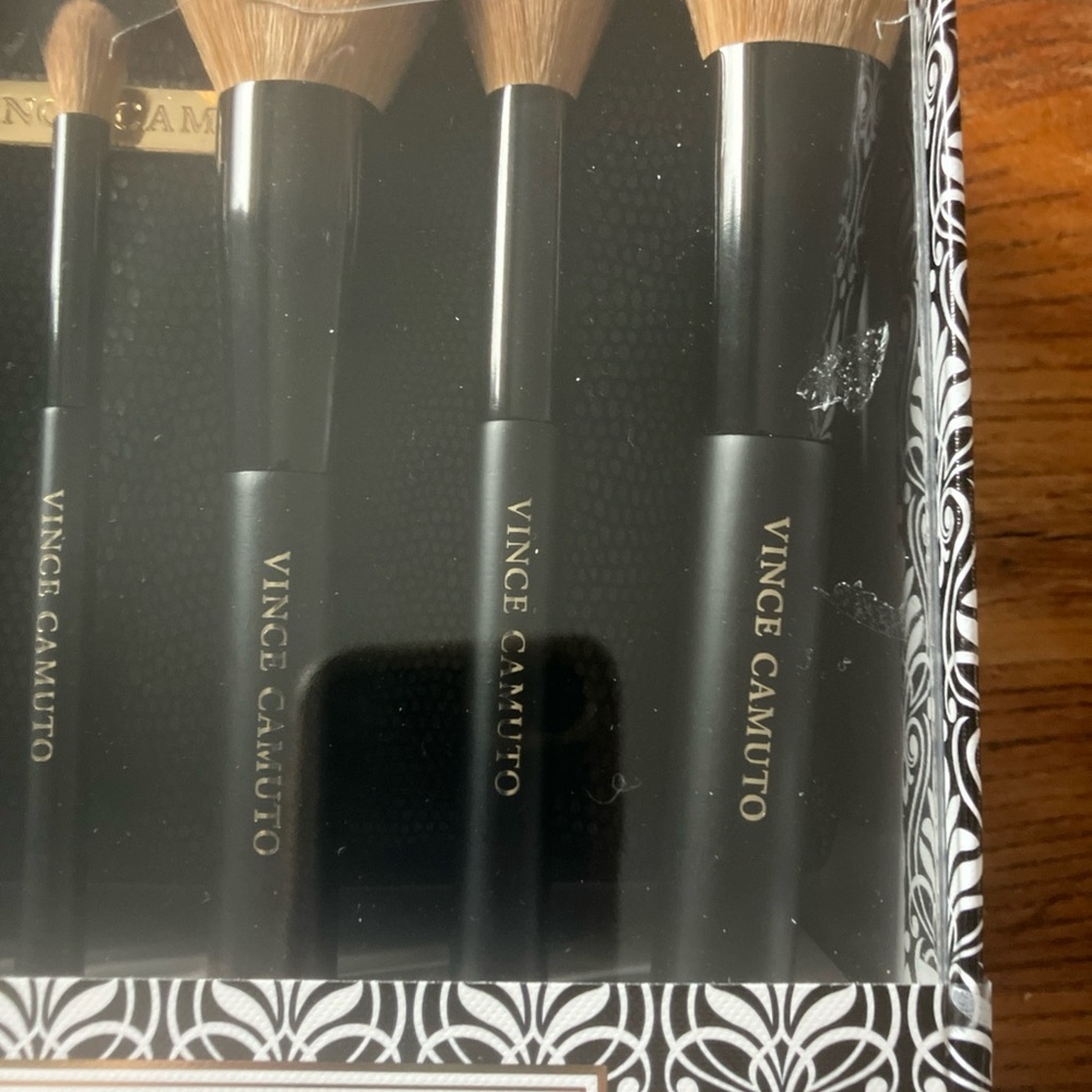 Vince Camuto Luxury Beauty Collection 8 Brush Set with Cosmetic Bag - Picture 2 of 10
